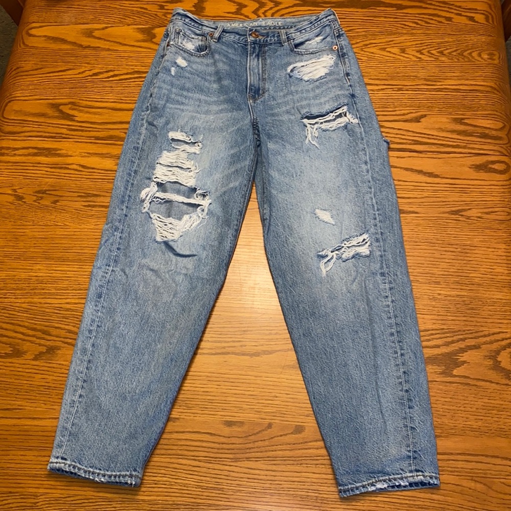 American Eagle- regular ripped blue jeans Sz 4